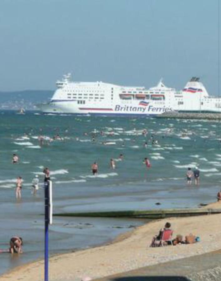 Le Riva Plage Appartement Ouistreham Exterior photo